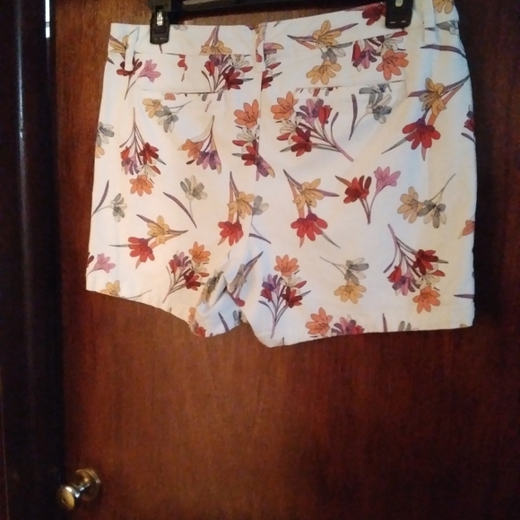 ST John's Bay shorts floral white red orange pink yellow flowers EUC Sz … - Picture 5 of 16